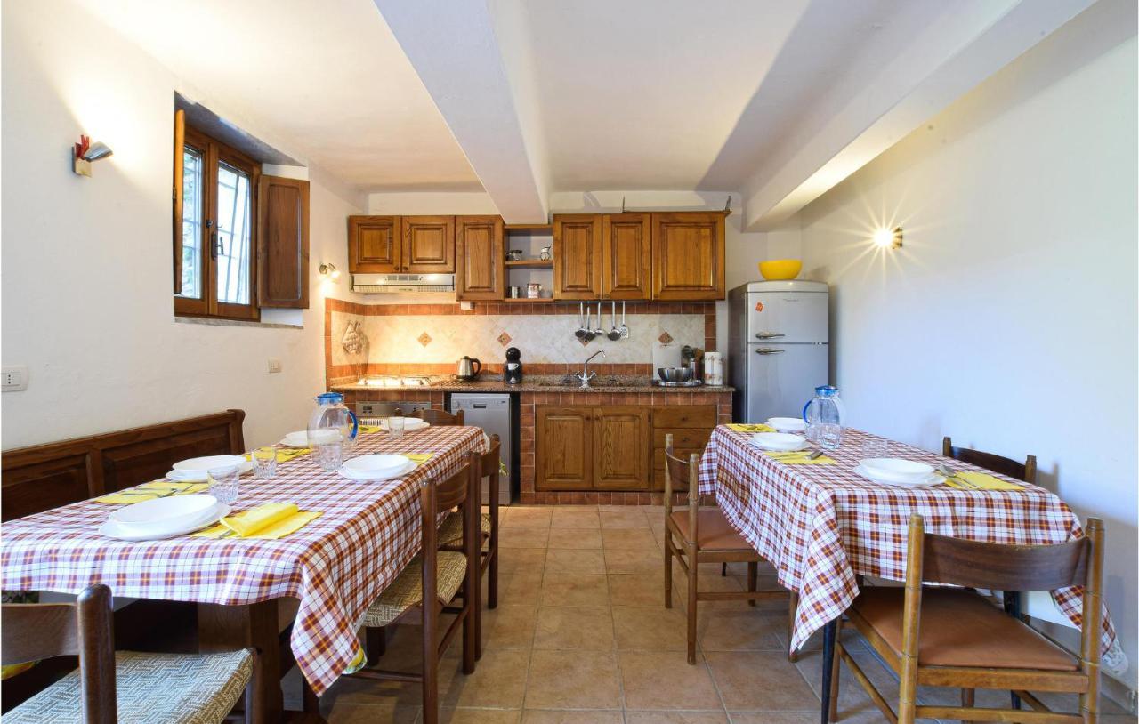 5 Bedroom Amazing Home In Fabbiano Fabbiano  Luaran gambar