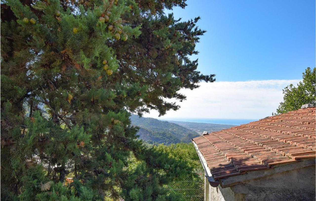 5 Bedroom Amazing Home In Fabbiano Fabbiano  Luaran gambar